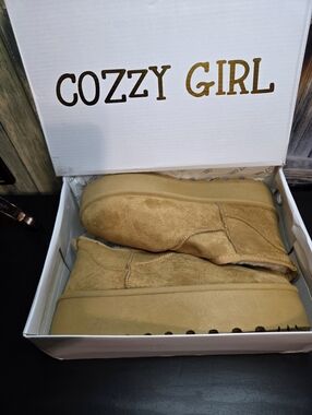 CoZzy Girl Super H PlatfBrand: CoZzorm Mini Boots - Camel - Women’s Size 8 - NIB